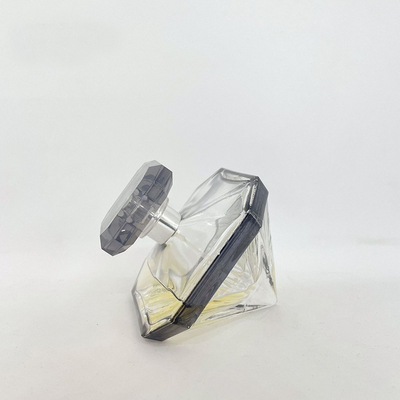 Το διαμάντι διαμόρφωσε το κενό μπουκάλι ψεκασμού Τύπου μπουκαλιών γυαλιού μπουκαλιών 75ml 100ml αρώματος με τη συσκευασία καλλυντικών καλυμμάτων zamak