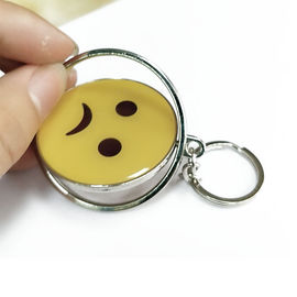 Κίτρινος κύκλος Keychains λογότυπων συνήθειας προσώπου χαμόγελου με το φιλικό προς το περιβάλλον μέταλλο