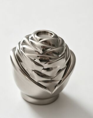 Rosebud Zamak Perfume Cap (Silver & Black)